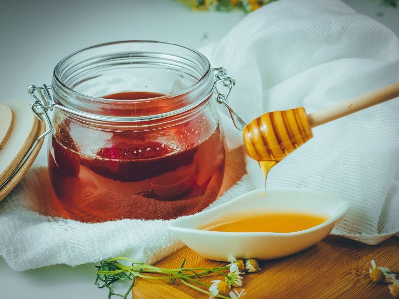 Chanh đào ngâm mật ong – bài thuốc dân gian trị ho an toàn.