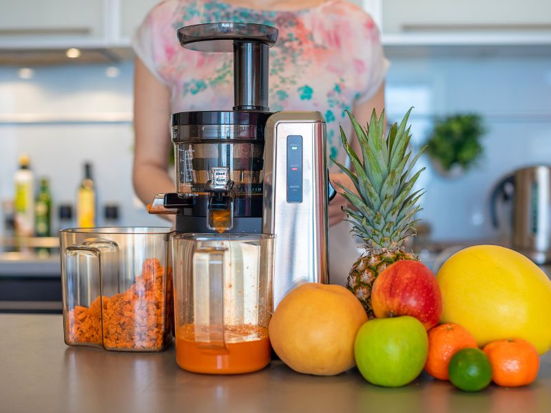 Nên mua máy xay sinh tố hay máy ép trái cây?