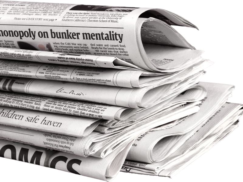 Dùng báo nhàu nát để khử mùi bình giữ nhiệt