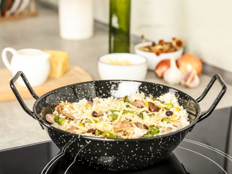 Nấu ăn ngon hơn với bếp từ: Hướng dẫn chọn dụng cụ nấu ăn phù hợp