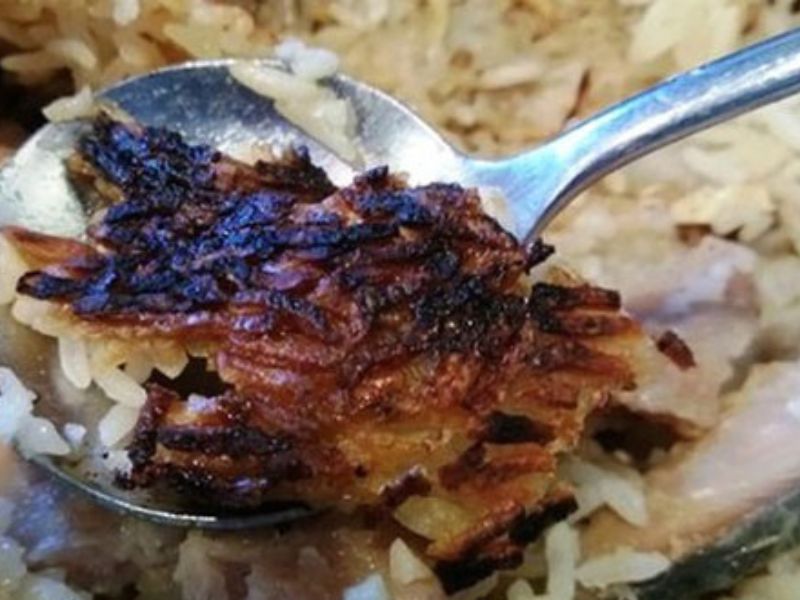 Vì sao nấu cơm ở nồi cơm điện lại bị cháy bén ở đáy nồi?