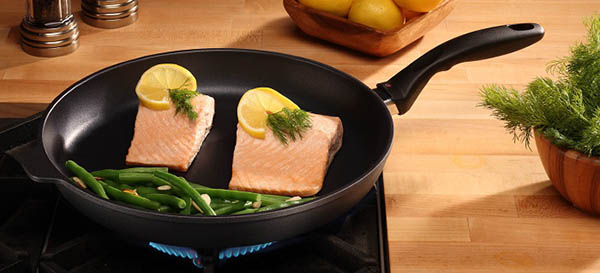 Mẹo sử dụng chảo chống dính lần đầu đúng cách.