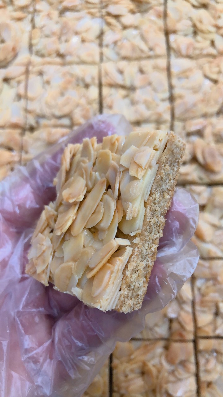 Bánh ngói nguyên cám hạnh nhân