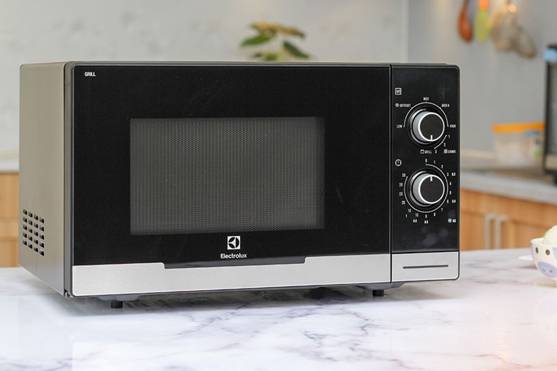 Lò vi sóng Electrolux có nướng 23 lít EMM2318X