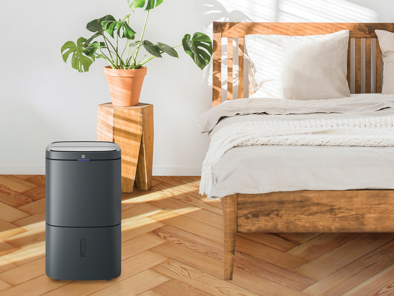 Máy hút ẩm kết hợp lọc không khí Electrolux UltimateHome 700 EDH14TRBD2 2 chức năng