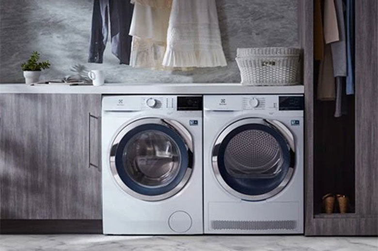 Máy sấy bơm nhiệt Electrolux 8 kg EDH804H5WB model 2022