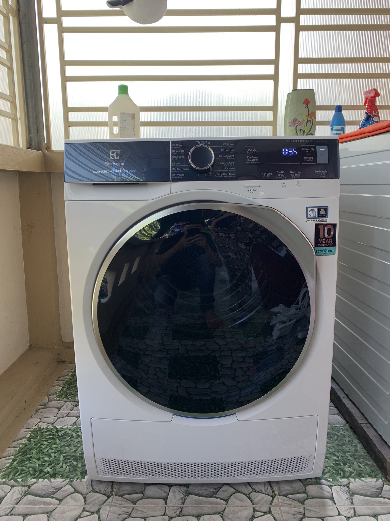 Máy sấy bơm nhiệt Electrolux inverter 9 kg EDH903R9WB model 2022