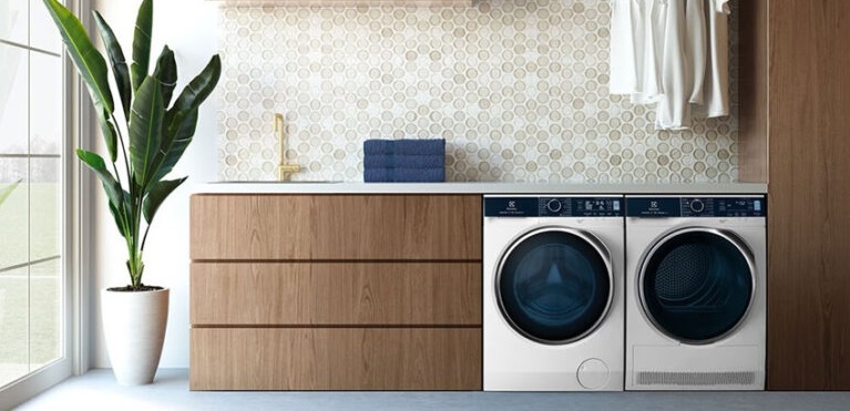 So sánh máy sấy quần áo Electrolux EDH803Q7WB và EDH804H5WB có gì giống và khác nhau không?