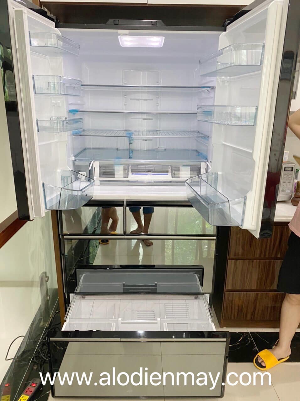 Tủ Lạnh Hitachi 6 cánh inverter 735 lít R-ZX740KV (X) nhập khẩu Nhật Bản