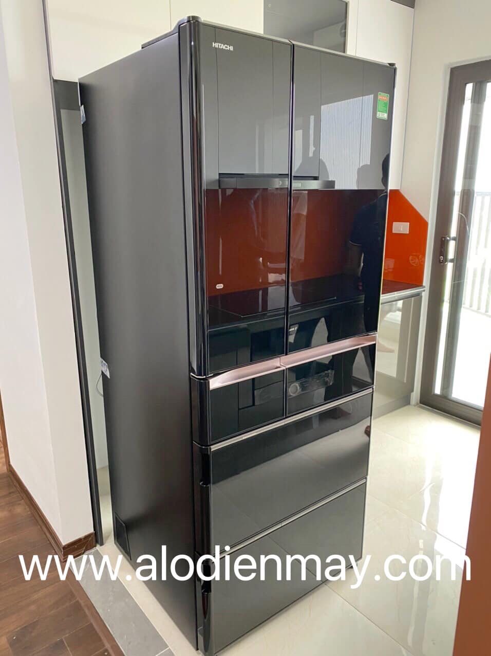 Tủ lạnh Hitachi 6 cánh 615 lít nhập khẩu Nhật R-WX620KV XK