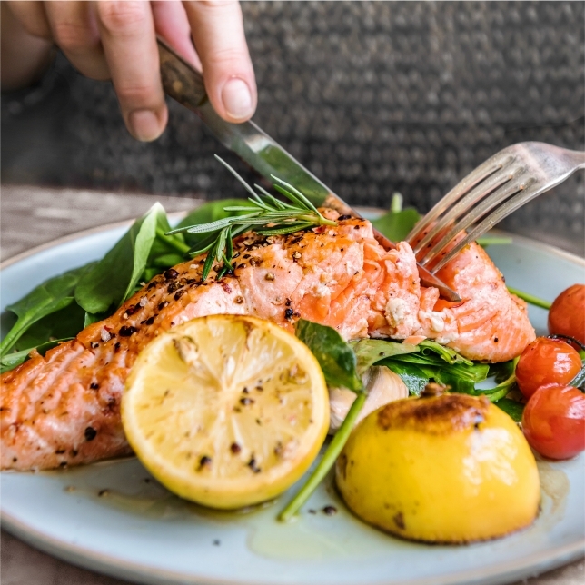 Tủ lạnh Panasonic inverter 300 lít NR-BV331CPKV 2022 giá rẻ