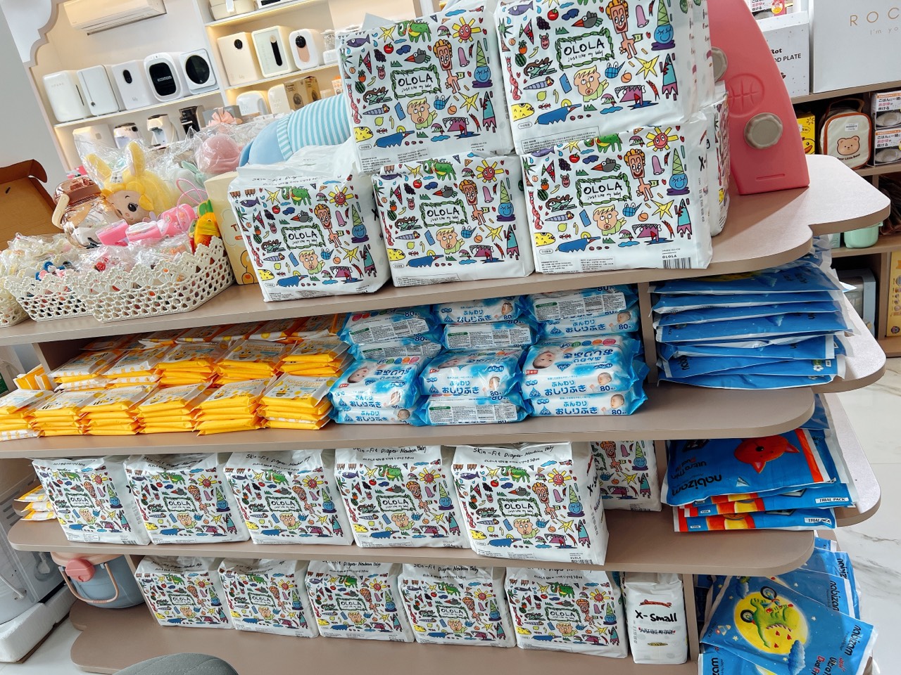 Rất nhiều quà tặng miễn phí tặng khách hàng