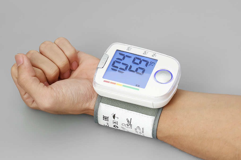 Ưu và nhược điểm của máy đo huyết áp điện tử