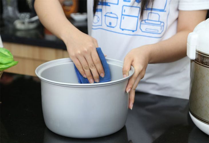 Các bước vệ sinh nồi cơm điện đúng cách, sạch bong