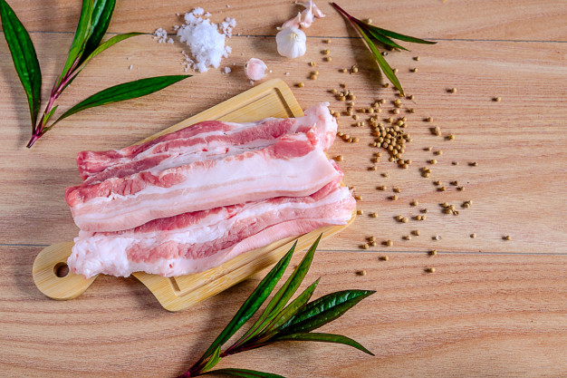 Cách làm thịt heo quay bằng lò vi sóng thơm ngon cực đơn giản