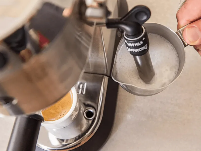 Cách pha capuchino bằng máy pha cà phê cực đơn giản tại nhà