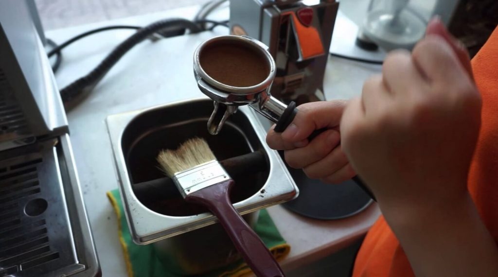 Cách vệ sinh các bộ phận của máy pha cà phê đơn giản, dễ thực hiện