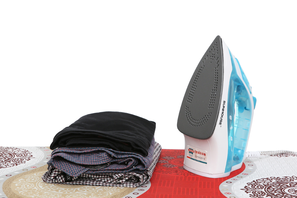 Nên mua bàn ủi hơi nước đứng hay bàn ủi hơi nước cầm tay