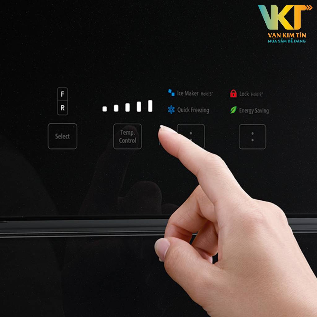 Tủ lạnh Hitachi Inverter 540 lít R-FW690PGV7X - Bảng điều khiển cảm ứng dễ dùng