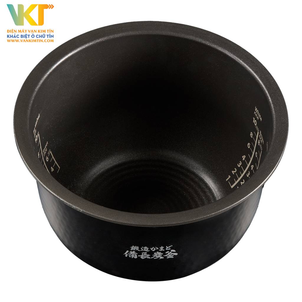 Nồi cơm cao tần áp suất Toshiba 1.8 lít RC-18VXWVN(W) - Dung tích lý tưởng, dễ dàng sử dụng với bảng điều khiển