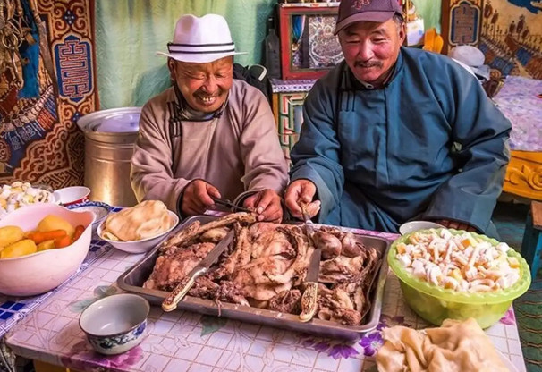 Tham gia lễ hội Nadaam