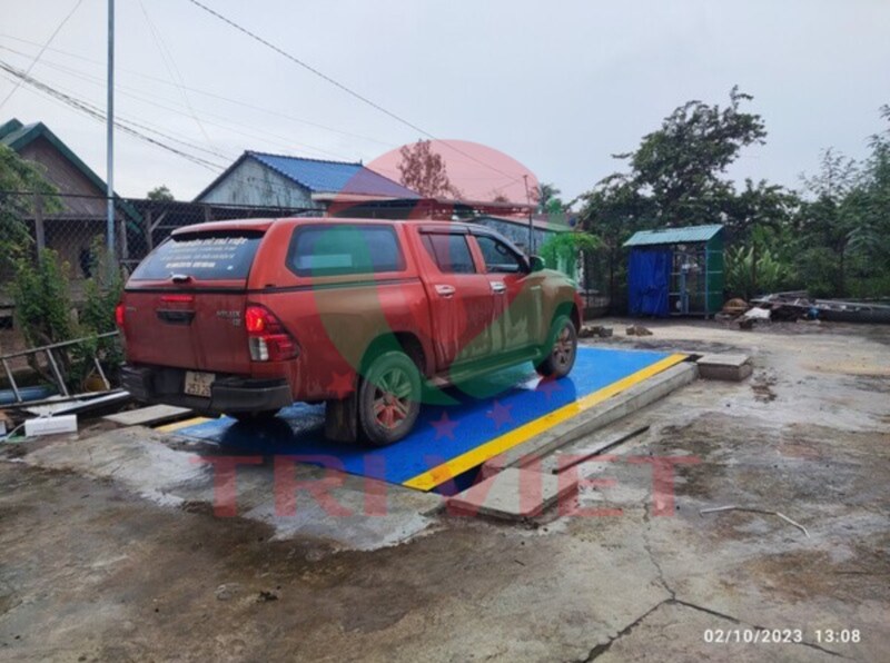 Trước khi sử dụng trạm cân, bạn hãy kiểm tra dây dẫn, thiết bị đo lường có bị rò rỉ, ướt không