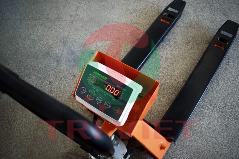 Cân Pallet Jadever 3100 có khả năng nâng dỡ hàng hóa cồng kềnh