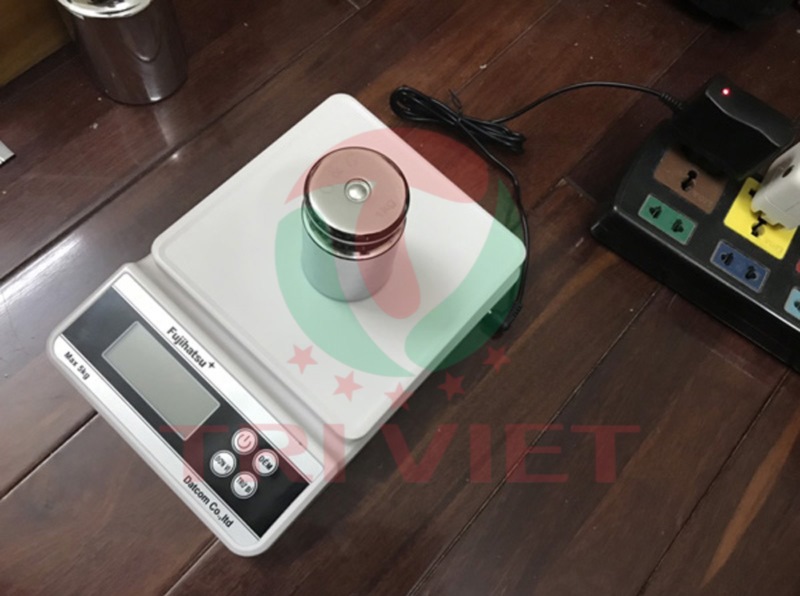 Tham khảo cách sạc cân điện tử đúng chuẩn