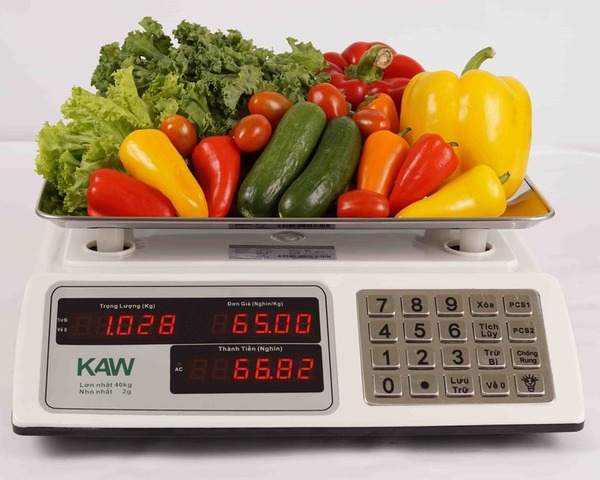 Cân điện tử giúp tính giá tiền nhanh chóng, chính xác