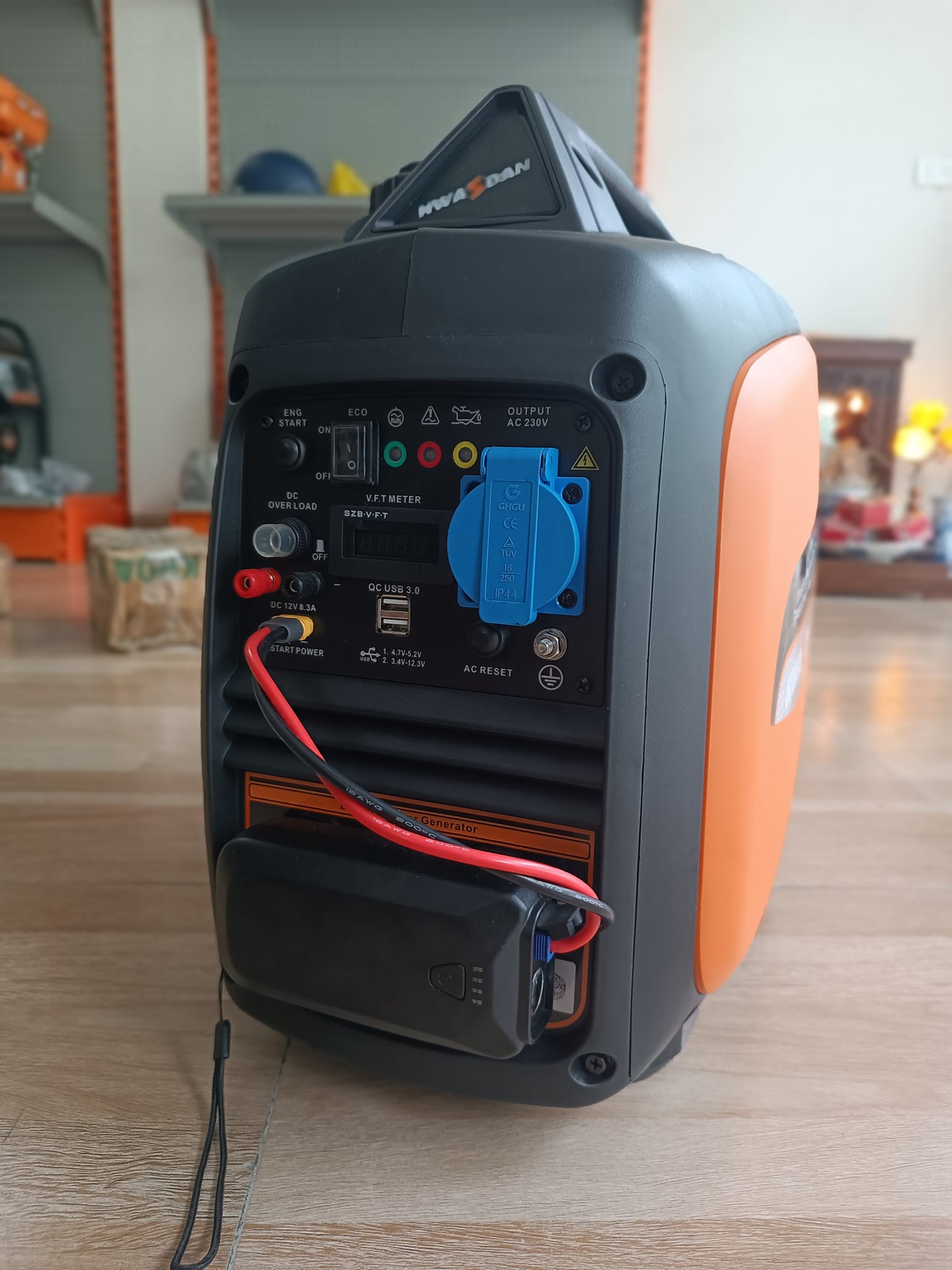 Máy Phát Điện Chạy Xăng 2Kw Hwasdan H2250IE Inverter Siêu Cách Âm