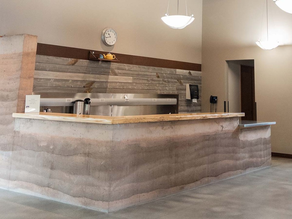 Chất ổn định cho đất nện ảnh hưởng tới hiệu suất khi hoàn thiện (Ảnh: Sublette County Library, USA)