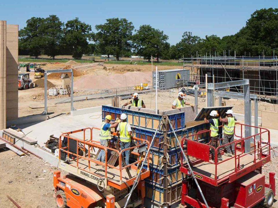 Phương pháp thi công tường đất nện mang lại hiệu quả cao (Ảnh Waugh Thistleton)