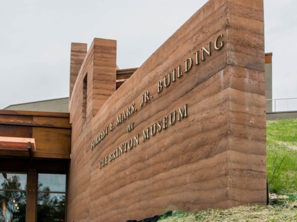 Tường đất nện có cường độ nén cao (Ảnh: Brinton Museum, USA)