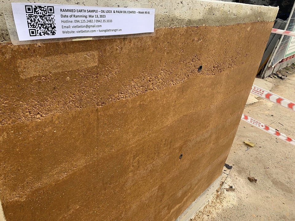 Mẫu tường đất nện - Rammed Earth sau khi hoàn thiện (Ảnh: Oliu)