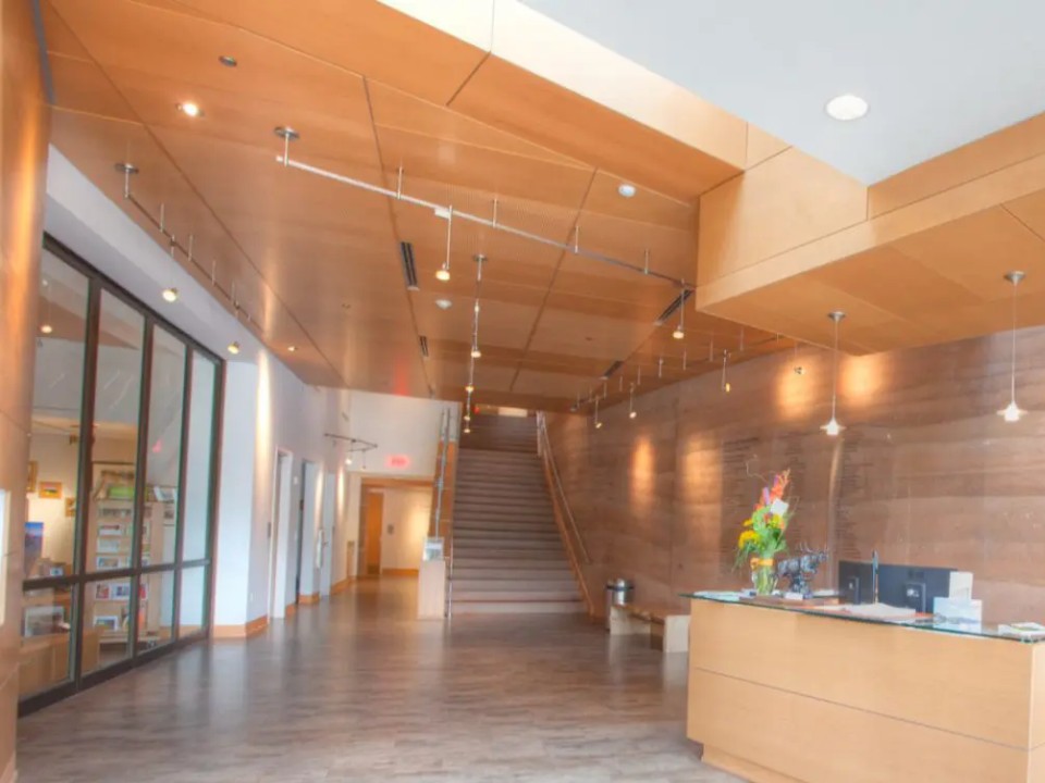 Đất nện CRSE hoàn toàn có thể công trình cao tầng với giải pháp thi công phù hợp (Ảnh: Brinton Museum, USA | SIREWALL)