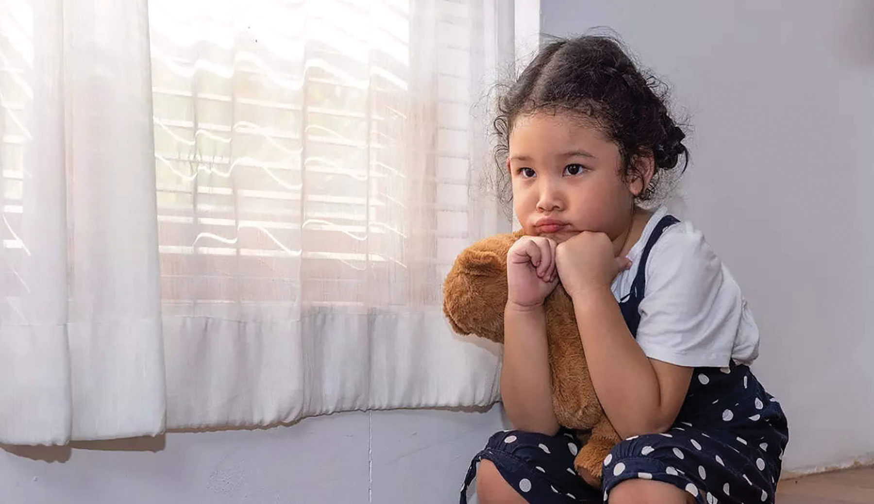 Ba mẹ cần sự kiên nhẫn để dạy trẻ kiểm soát cảm xúc