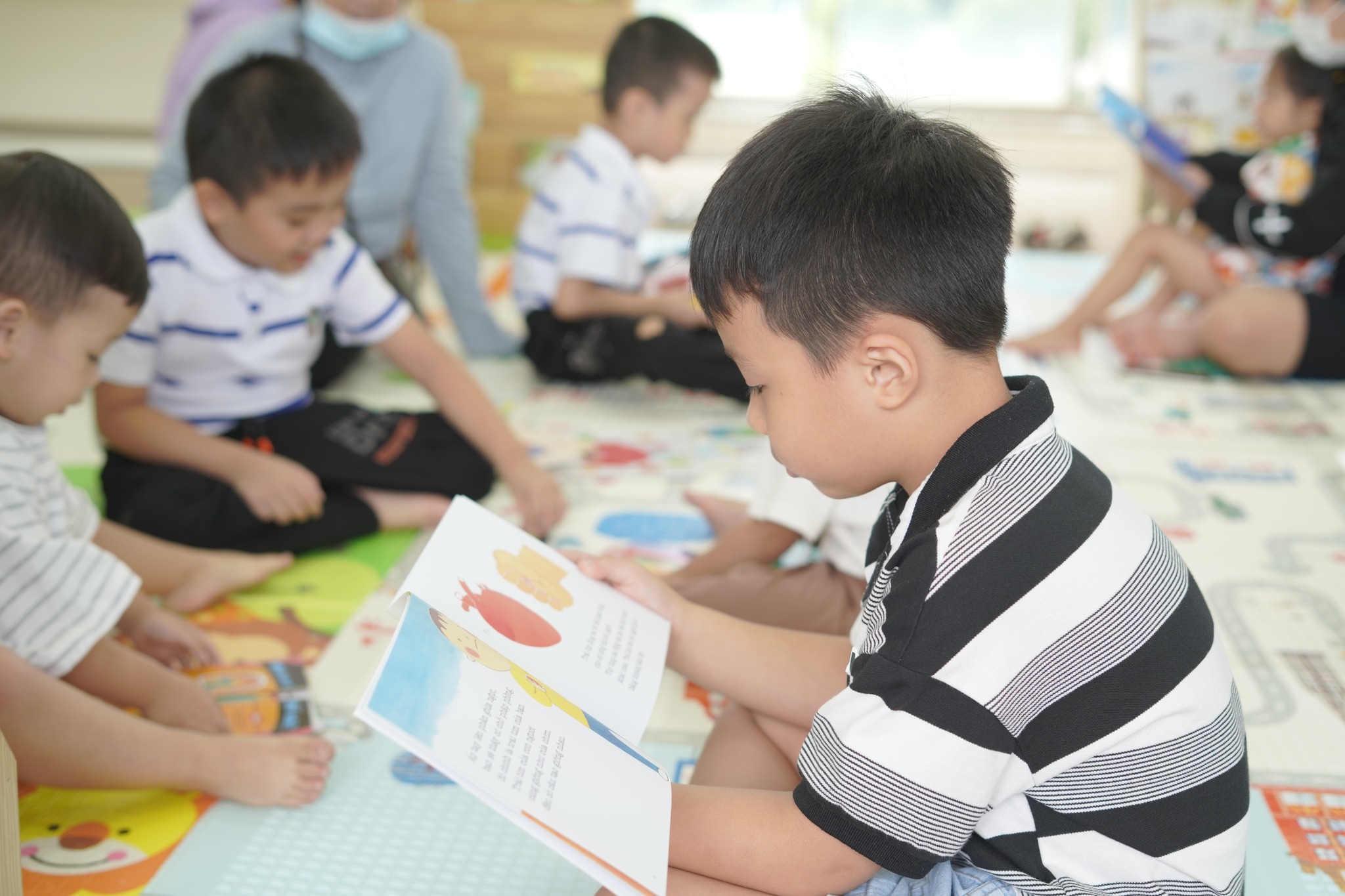 Tác dụng của việc đọc sách cho trẻ