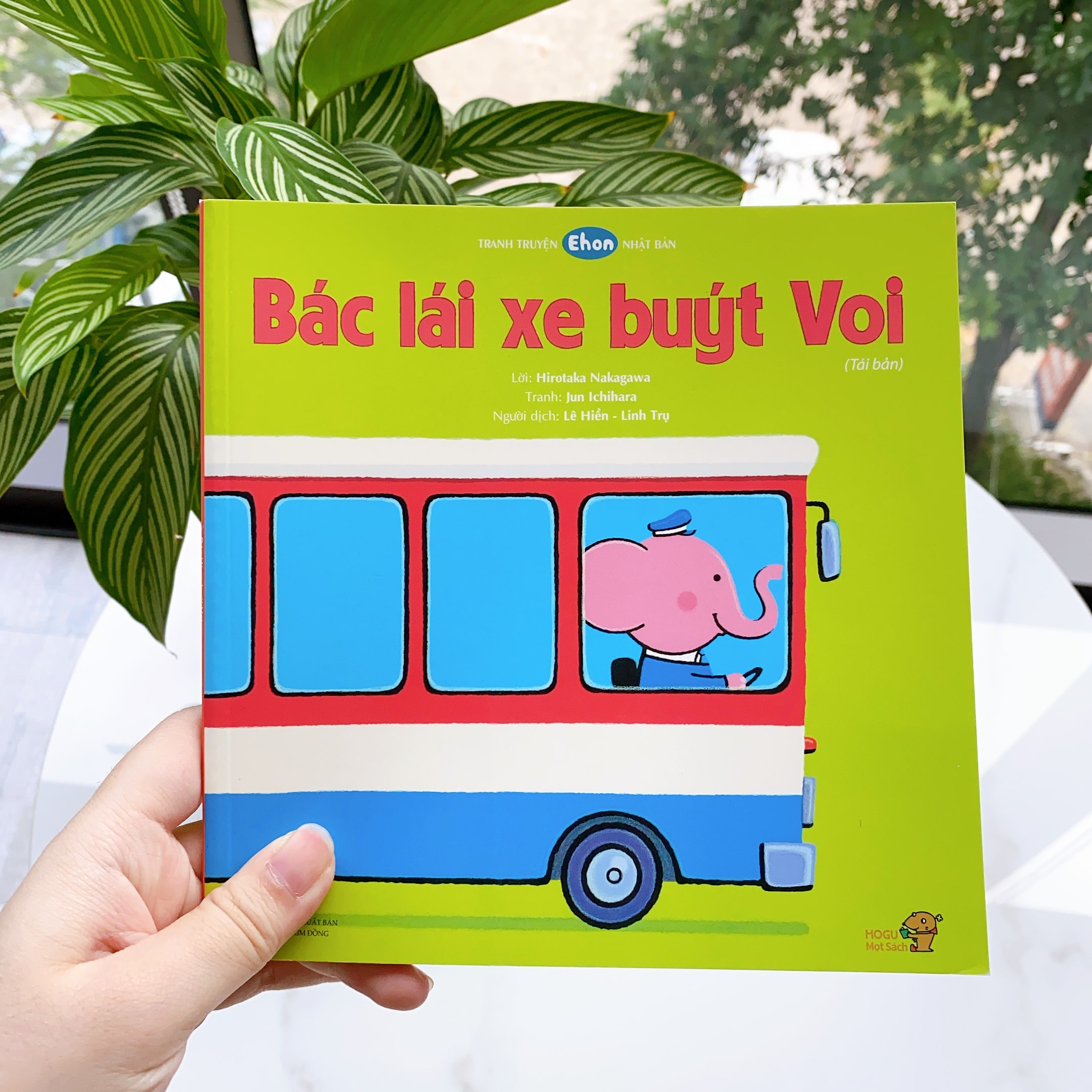 Sách cho bé 0 1 tuổi: "Bác lái xe buýt voi"