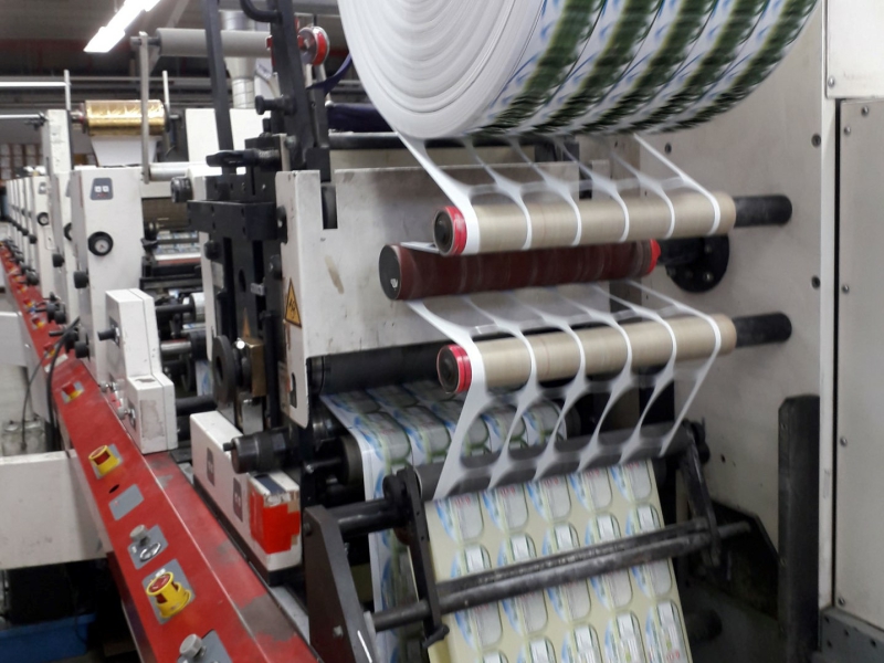 In tem nhãn cuộn giá rẻ