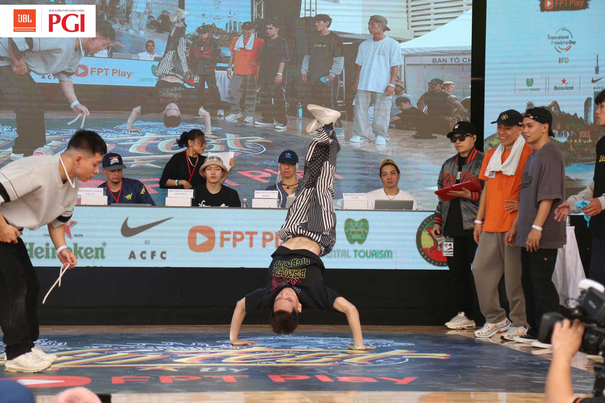 Loa cột di động JBL Eon One MK2 trình diễn bùng nổ tại sự kiện HipFest 2022