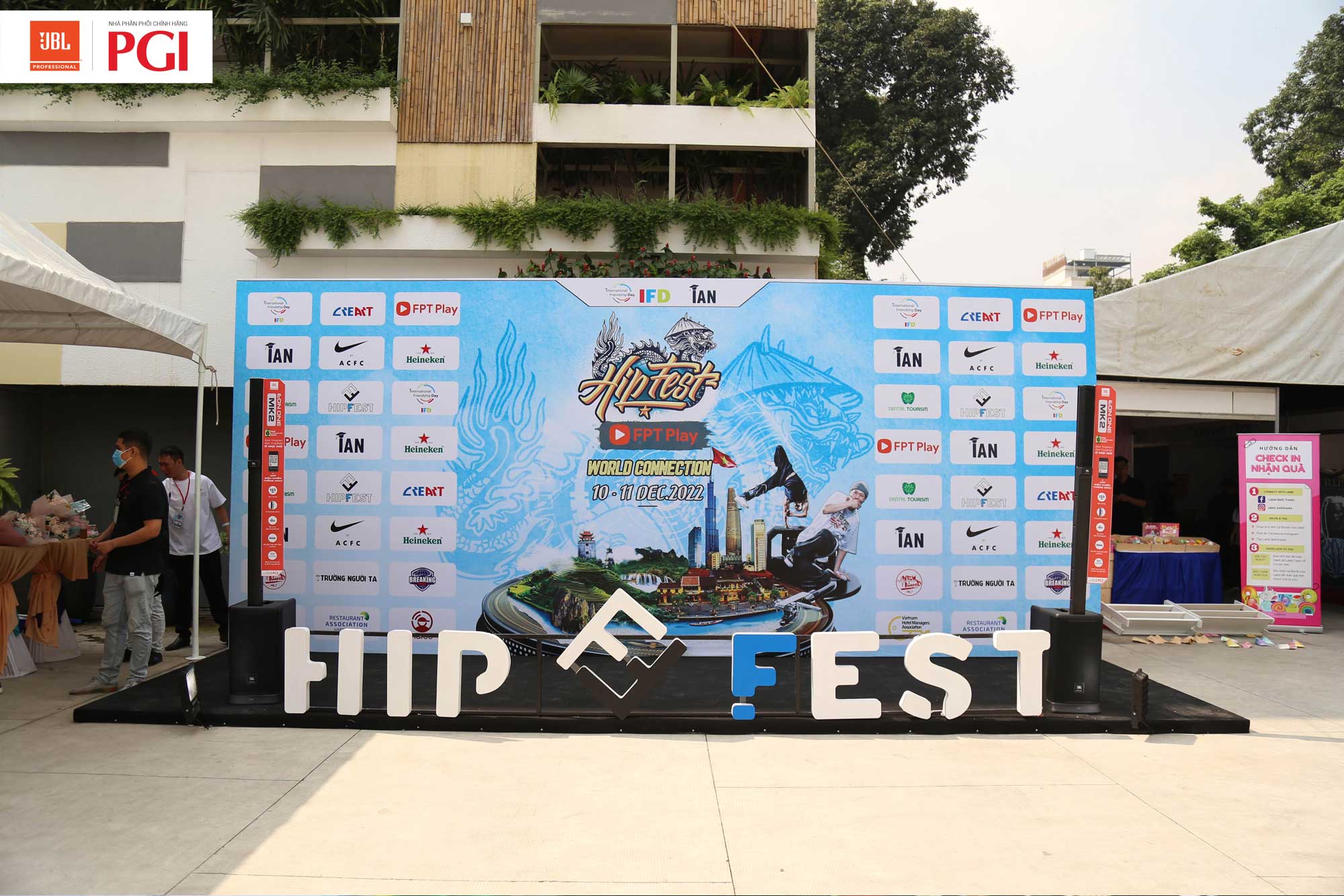 Loa cột di động JBL Eon One MK2 trình diễn bùng nổ tại sự kiện HipFest 2022