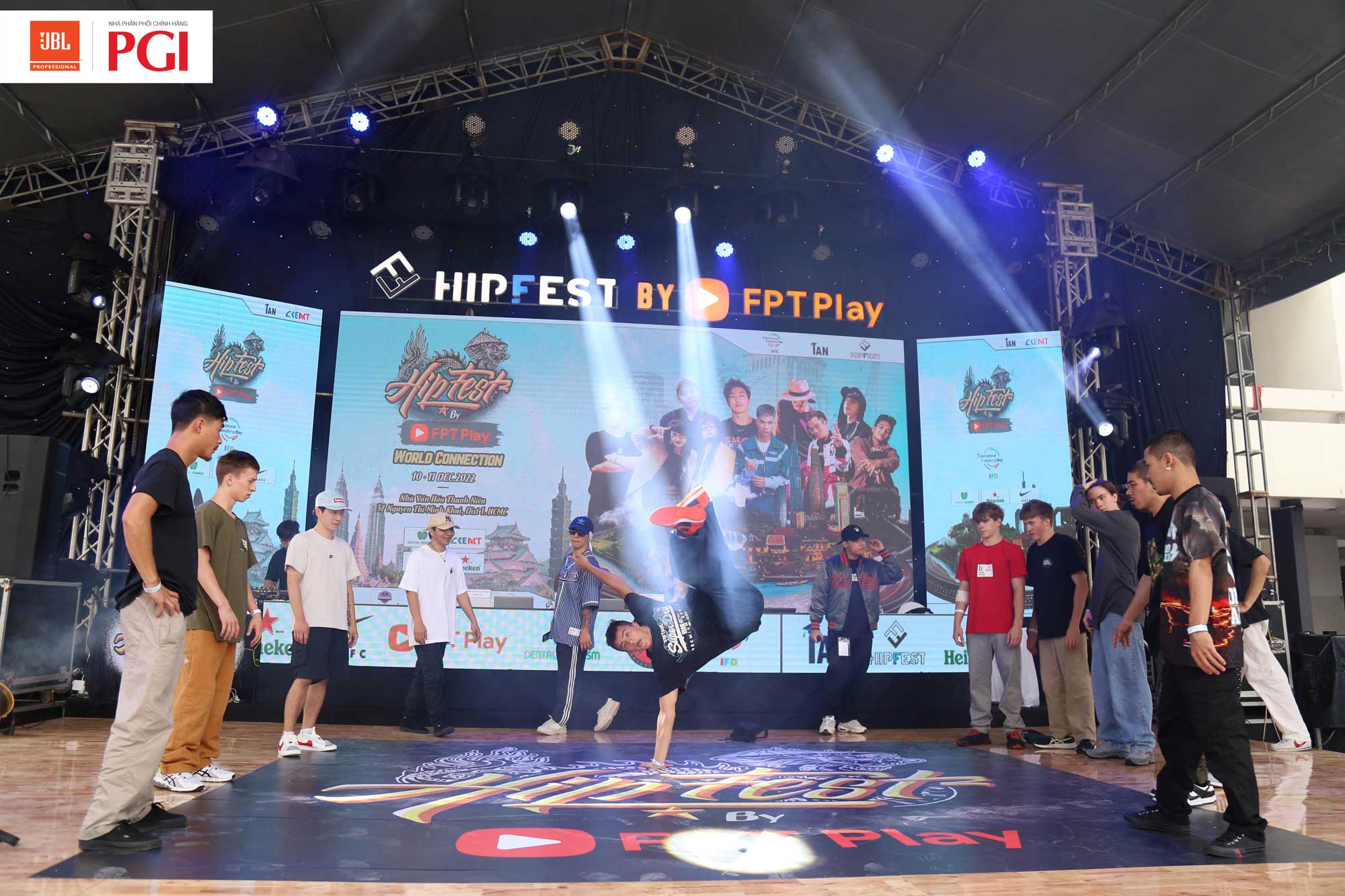 Loa cột di động JBL Eon One MK2 trình diễn bùng nổ tại sự kiện HipFest 2022