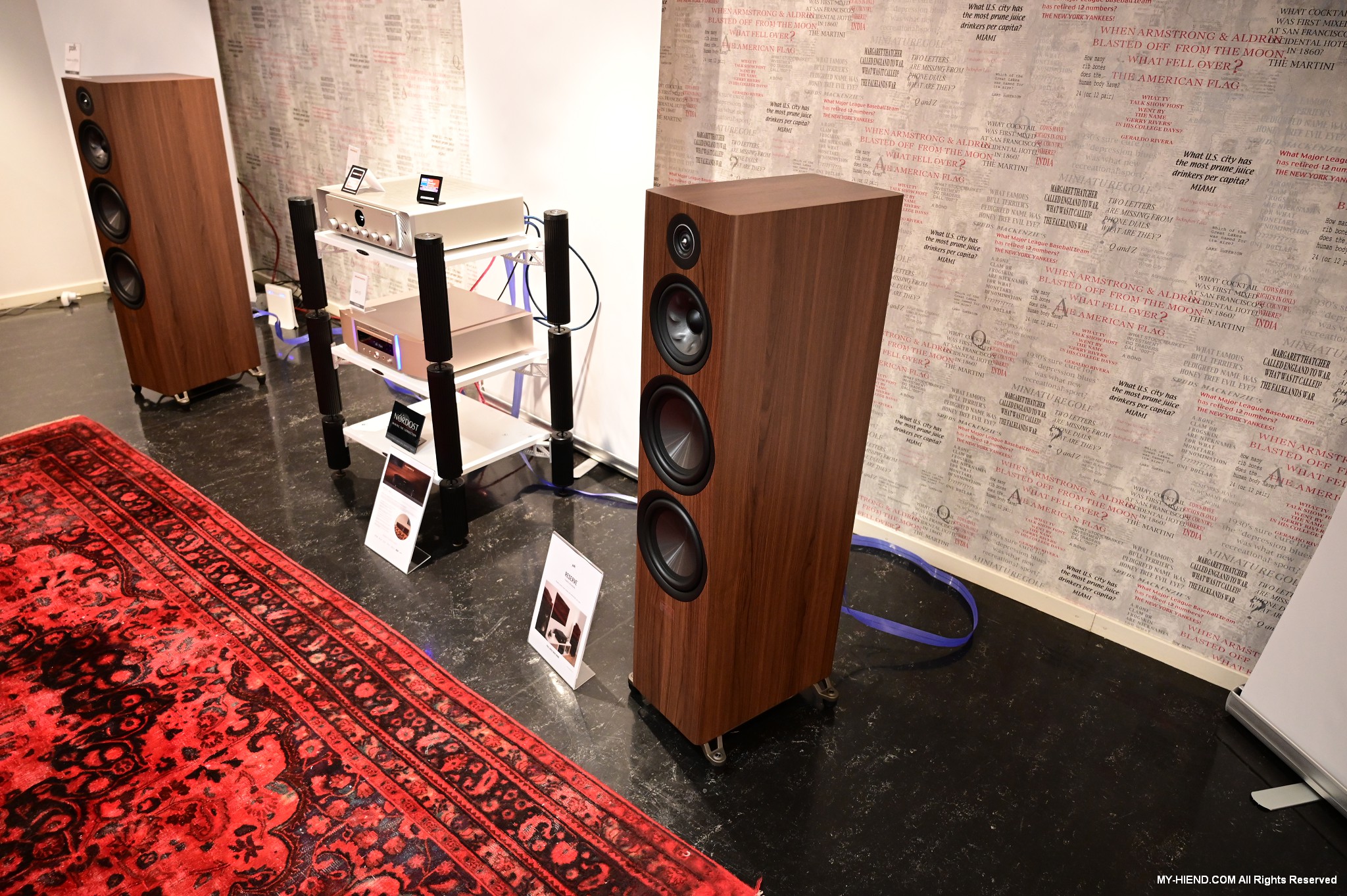 Hệ thống bao gồm: Polk Reserve R700; CD-player Marantz SA10; Amplifier Marantz 40N