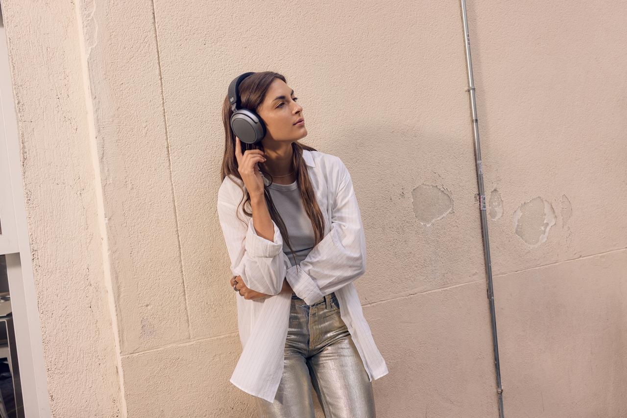 sennheiser-momentum-4-wireless-3