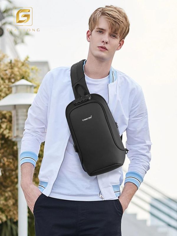 Qùa tặng túi đeo chéo cao cấp