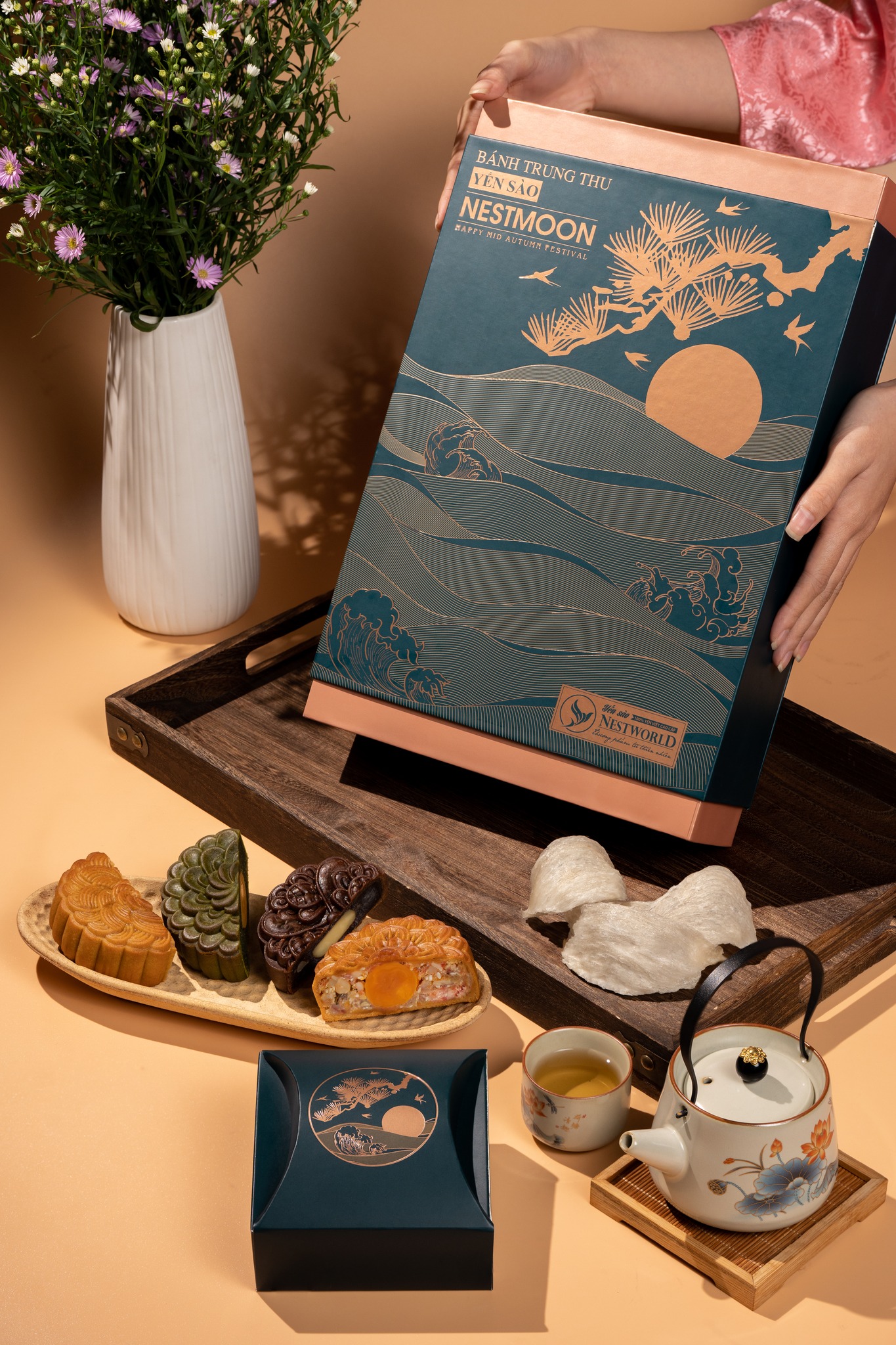 Bánh trung thu yến sào nestworld