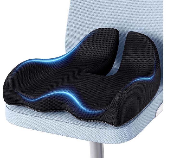 Đệm lót ghế công thái học giúp phân bổ áp lực lên vùng mông và cột sống