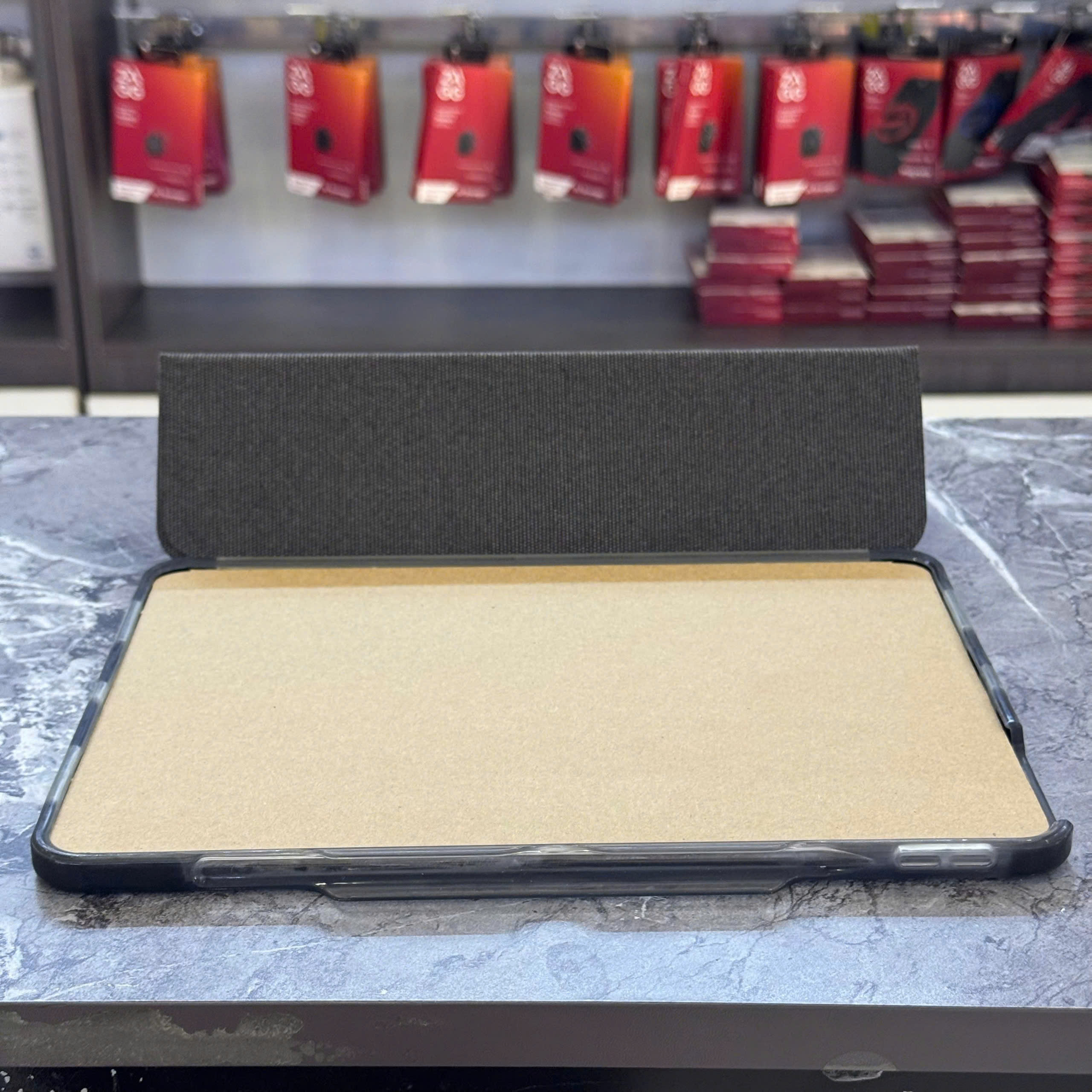 Likenew Ốp lưng GEAR4 D3O Brompton - iPad 10.9 - Folio Smoke