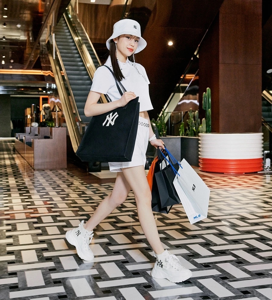 2/ Túi MLB Đen Canvas Tote Bag New York Yankees Black 3AORM022N-50BKS