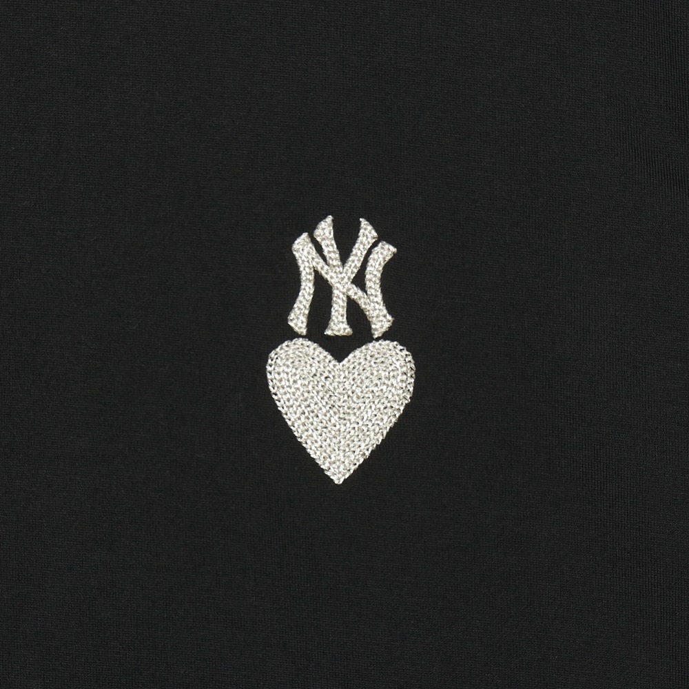 Áo Thun MLB Korea Heart Small Logo T-Shirt New York Yankees Black